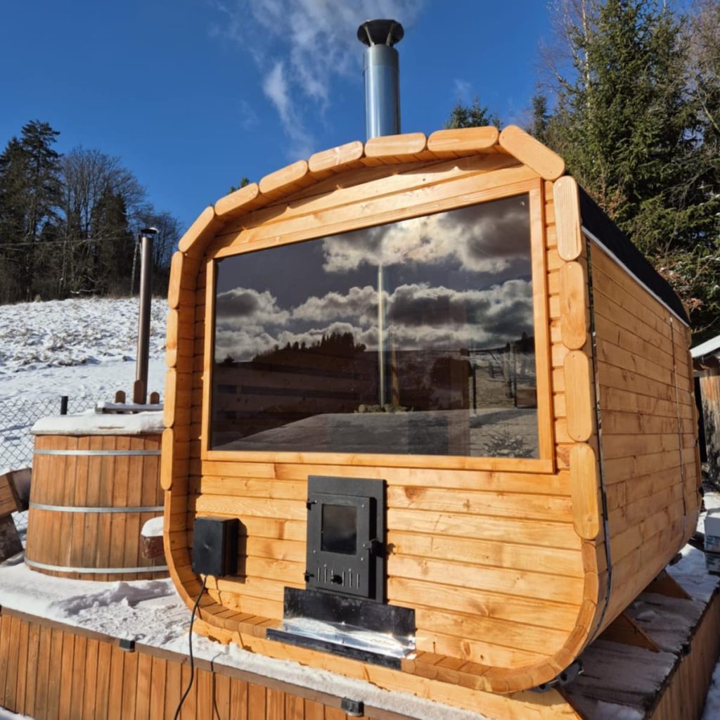 Kwadratowa sauna dla 4-8 osób z piecem elektrycznym