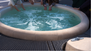 Organizando uma festa na piscina Organizando uma festa na piscina